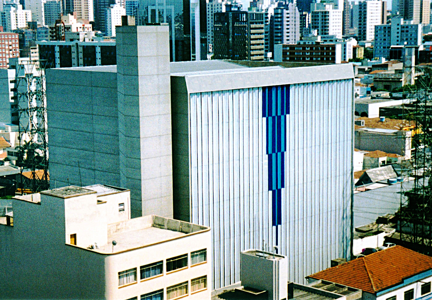 EDIFÍCIO DE GARAGENS LUIZ VINCENZI